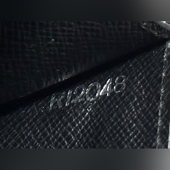 Louis Vuitton Pochette Serie Dragonne Epi Black - Picture 16 of 16